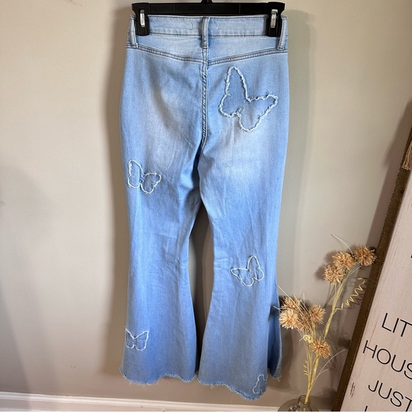 Fashion Nova Light Blue Super Flare Butterfly’s Denim jeans size 3 - Picture 8 of 8